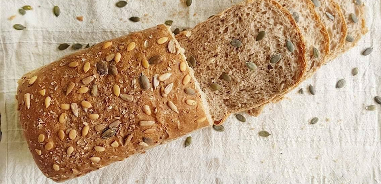 Các loại bánh tốt cho mẹ sau sinh là gì ? Bánh mì nguyên cám có ăn được không